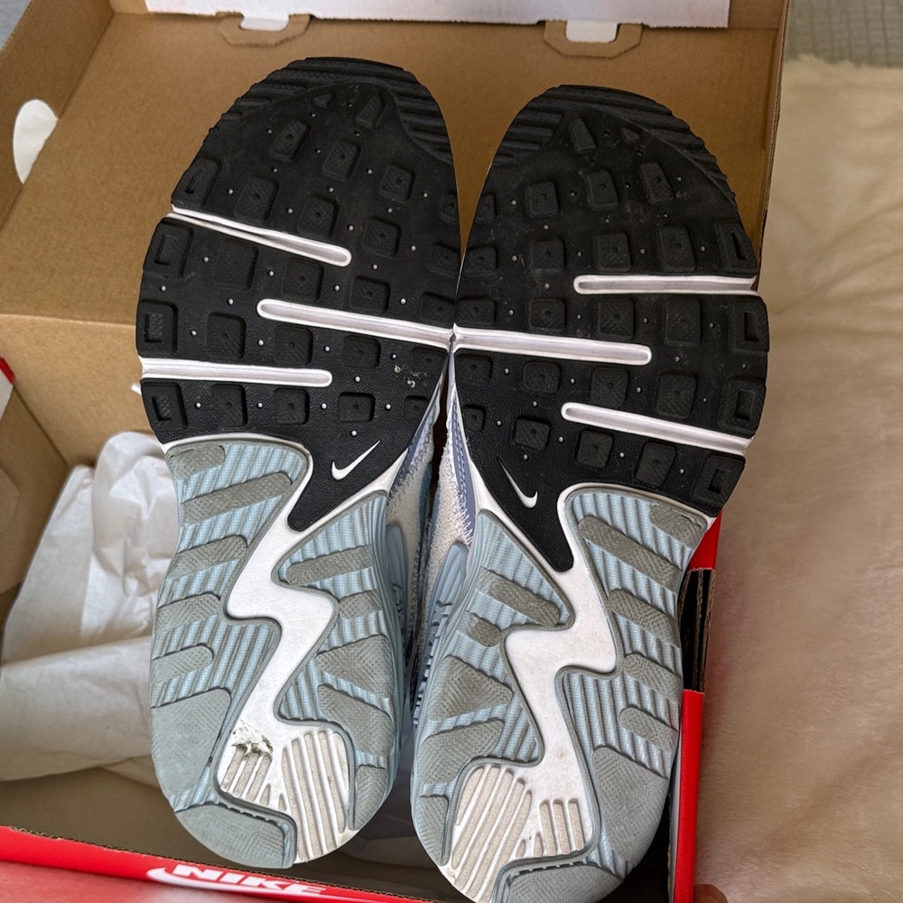 Women’s Nike air max excee - Picture 3 of 5